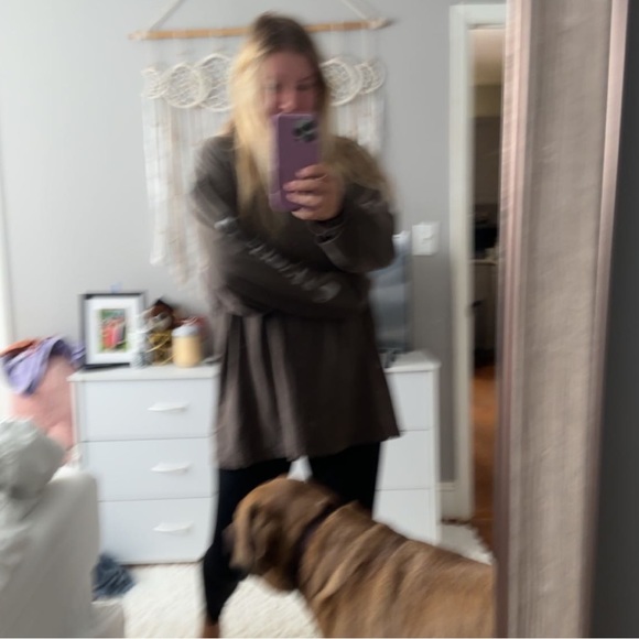 leah_nicholson